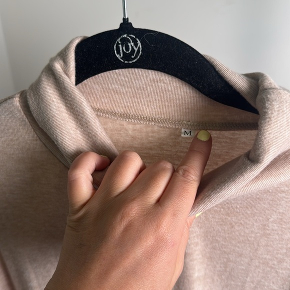 Men's Lightweight Poriff Casual Lightweight Tan Layering Turtleneck Size Medium - Picture 4 of 6